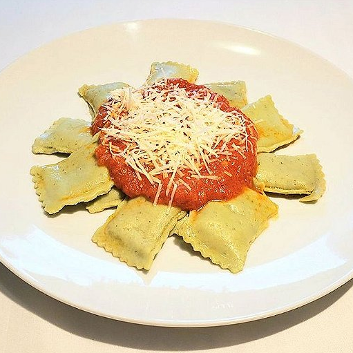 Ravioli Verde de Manjericão Rech. Mozzarella di Búfala ao Sugo 400g - ITÁLIA