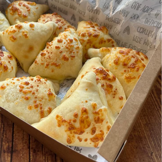 Da Cito - Três Esfihas Fechadas de Queijo - Pacote de 240g c/ 3 unids
