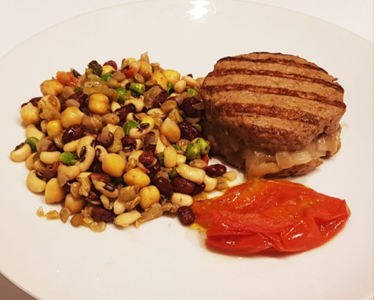 FIT 300 - Hambúrguer de carne recheado de cebola caramelizada, tomate assado e mix de grãos - 300g