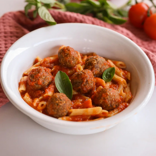 KIDS - Mini Penne com Polpetinhas ao Sugo