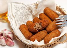 SALGADOS - CROQUETE DE CARNE - Bendita Filó - Pacote com 6 unids