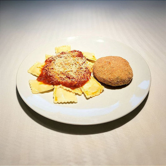 Polpetone de Carne Rech de Mozzarella com Ravioli de Mozzarella ao Sugo 400g - ITÁLIA