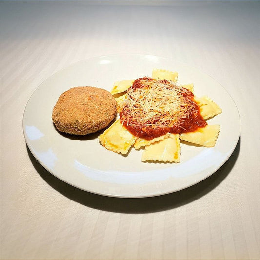 Polpetone de Frango Rech de Mozzarella com Ravioli de Mozzarella ao Sugo 400g - ITÁLIA