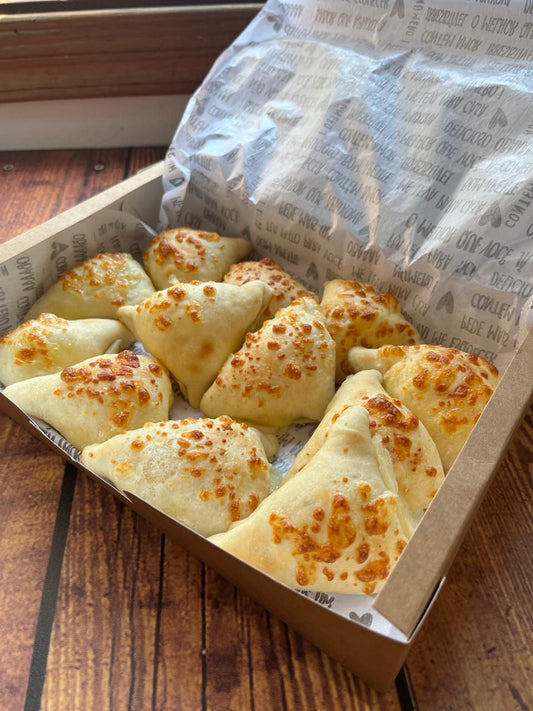 Da Cito - Três Esfihas Fechadas de Queijo - Pacote de 240g c/ 3 unids