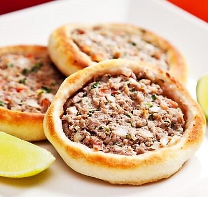 SALGADOS - Duas Esfihas Abertas de Carne - Pacote de 180g c/ 2 unids