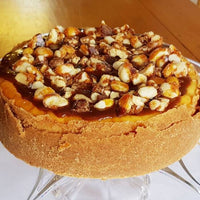 SOBREMESA - Cheesecake GRANDE de Macadâmia e Toffe de Caramelo (18cm - Rende 10 fatias)
