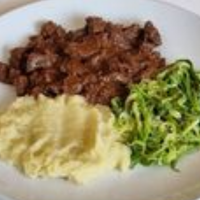 FIT - Picadinho de Carne Fit, Spaghetti de Abobrinha e Purê de Batata-doce 400g