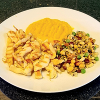 FIT 300 - Tiras de Frango com Mix de Grãos e Pure de Abobóra - 300gr