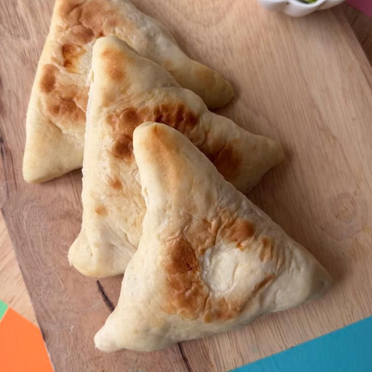 Da Cito - Três Esfihas Fechadas de Frango c/ Requeijão - Pacote de 240g c/ 3 unids