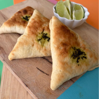 Da Cito - Três Esfihas Fechadas de Pesto e Muçarela - Pacote de 240g c/ 3 unids