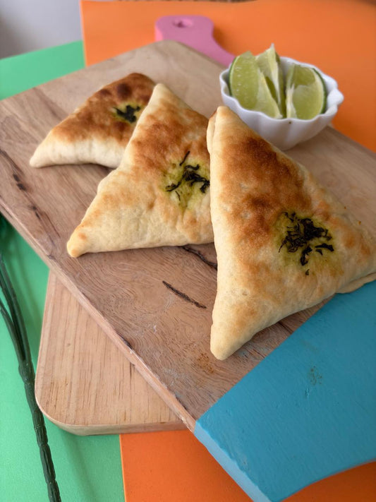 Da Cito - Três Esfihas Fechadas de Pesto e Muçarela - Pacote de 240g c/ 3 unids