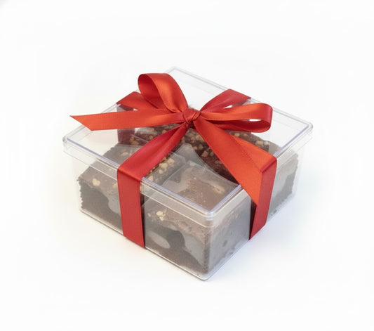 SOBREMESA - Caixa com 8 Brownies Individuais 5x5cm - 2 de cada (Doce de Leite, Nutella, Brigadeiro e Nozes)