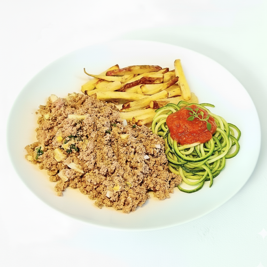FIT 300 - Carne Moída com Ovos, Batata-Doce Palito e Spaguetti De Abobrinha ao Molho Rust. de Pomodoro - 300gr