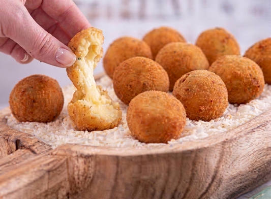 SALGADOS - BOLINHA DE QUEIJO - Bendita Filó - Pacote com 6 unids