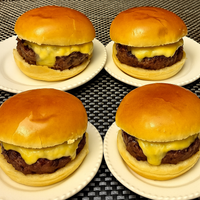 FAMÍLIA - KIT - 4 SUPER BURGUERS Pré Grelhados 180g + Pães de Brioche + Queijo Prato - (rende 4 cheese burguers)